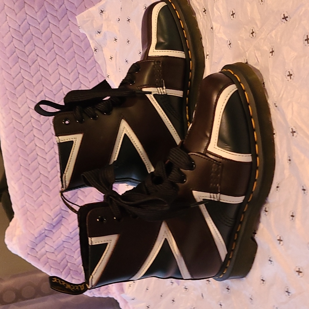 Dr. Martens Union Jack Pascal Boots